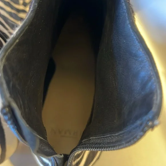 SOLD!!!!  ALEXANDRE BIRMAN PONY HAIR ZEBRA PRINT ZIP BOOTIE. 39.5 - Picture 8 of 11